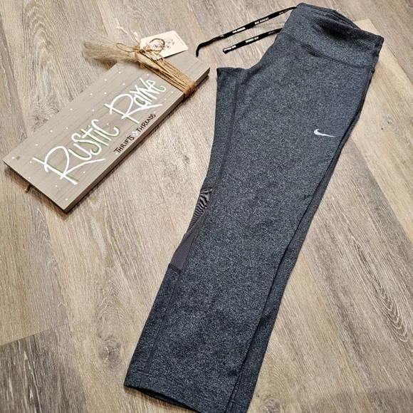 Like New Nike Capri Buttery Soft Leggings - Picture 1 of 13